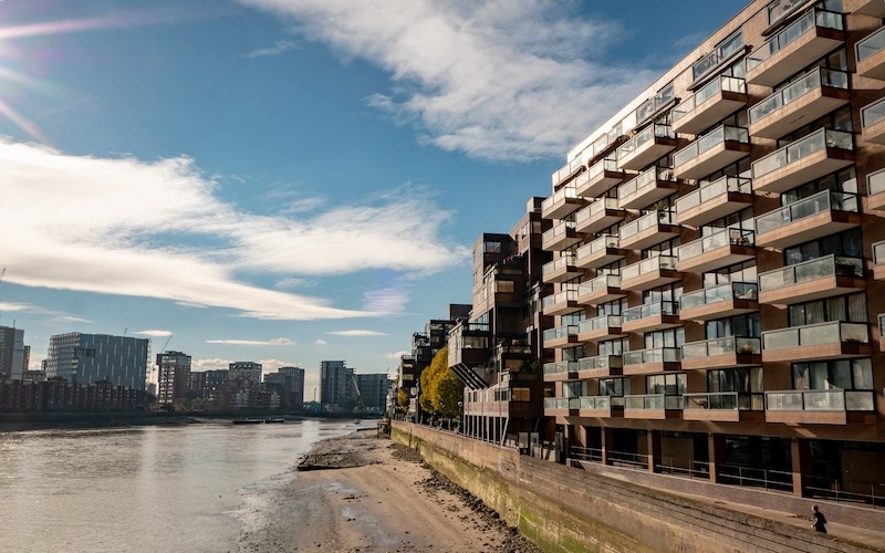 homes in London overlooking Thames